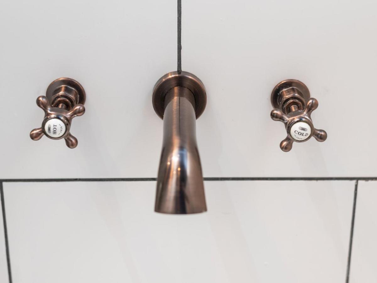 Pass The Keys Rustic And Quirky Flat In Charming Charlton Village London Eksteriør bilde