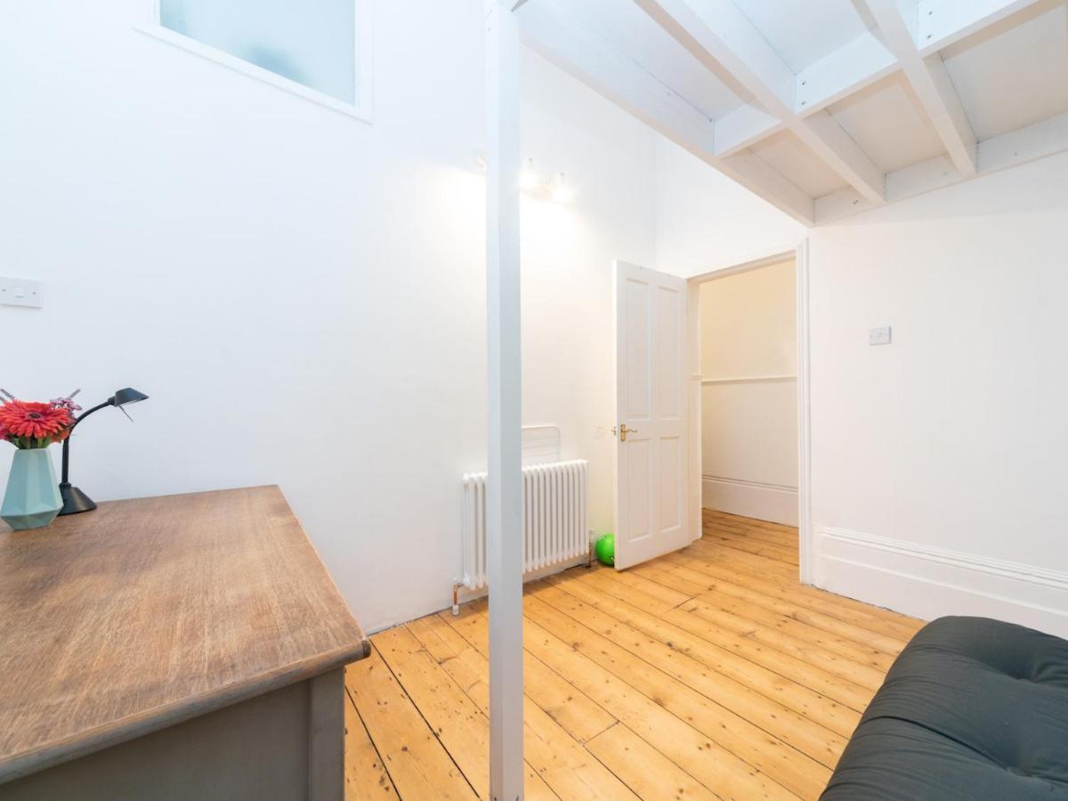 Pass The Keys Rustic And Quirky Flat In Charming Charlton Village London Eksteriør bilde