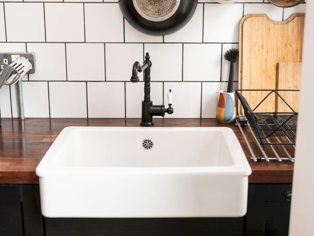 Pass The Keys Rustic And Quirky Flat In Charming Charlton Village London Eksteriør bilde